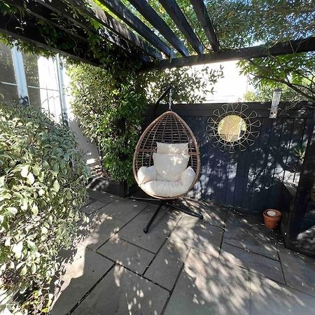 Private Garden Oasis In Central Бристоль Экстерьер фото