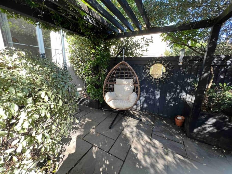 Private Garden Oasis In Central Бристоль Экстерьер фото